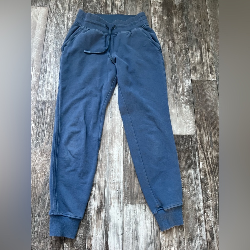 blue cotton lululemon joggers